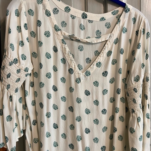 Cream and Green Blouse 3/4 Sleeve - Picture 3 of 3
